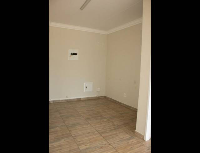 BUSINESS PROPERTY TO RENT IN HELDERKRUIN